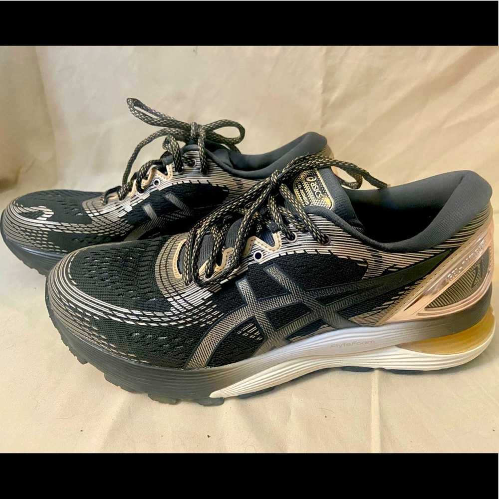 Gel-nimbus 21 running shoes - barely worn!